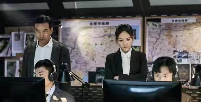 《暴风眼》以DS矿石代称稀土展开反谍叙事 | 资讯配图