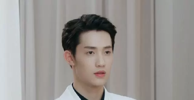 孟娜成短剧新一姐，《抱新郎》单集破亿引行业关注 | 现场图