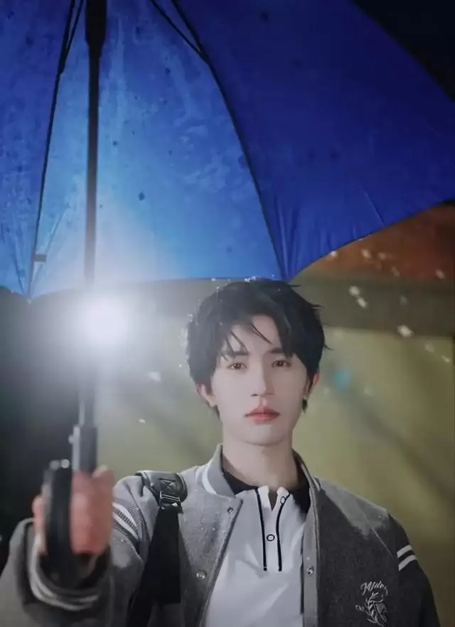 孟娜成短剧新一姐，《抱新郎》单集破亿引行业关注 | 资讯配图